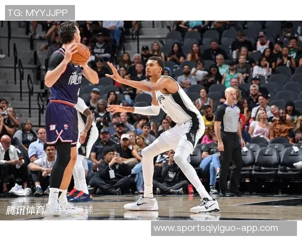 韦尔表现出色9投6中贡献12分7篮板1次抢断和1次盖帽 韦尔表现出色9投6中贡献12分7篮板1次抢断和1次盖帽